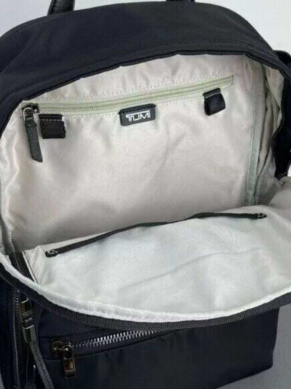 🍒🍒TUMI Voyageur Montana Backpack Black/Gunmetal - beautiful like-new condition - Picture 6 of 10